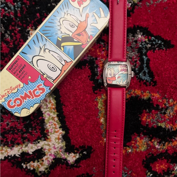 Donald Duck Watch - Picture 2 of 6